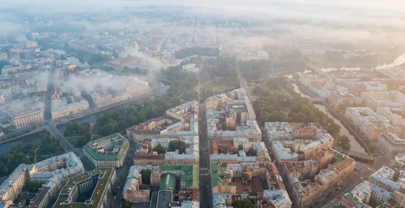 Vue aérienne minimaliste de zones urbaines délimitées par des lignes douces